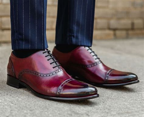 burgundy shoes with navy suit.